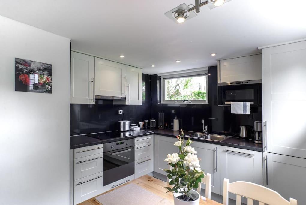 Downtown In Ten - Free Parking Apartment Gothenburg Luaran gambar